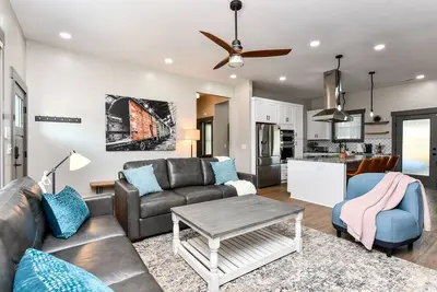 Image de The Luxury Mill 5 Minutes to Downtown + King Bed
