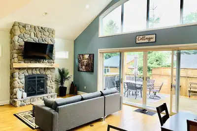 Dee & Lee Cottage in Grand Bend