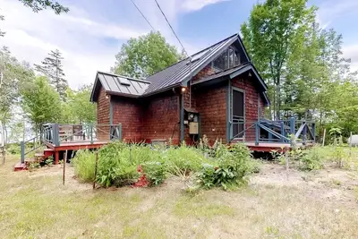 Image de Dog-Friendly Lakefront Home w/ Deck, Firepit, Water Views & Games