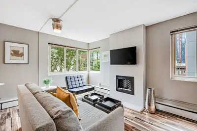 Image de Charming Vintage Condo with Character in Heart of Seattle