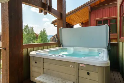 Image de 4 Bedroom, Steps to the Gondola, Private Hot tub, Great Views
