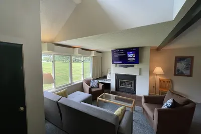 Image de Private 2Bd 2Bath - Sleeps 5/6 Town home In Stowe Vt - 15min From The Mountain