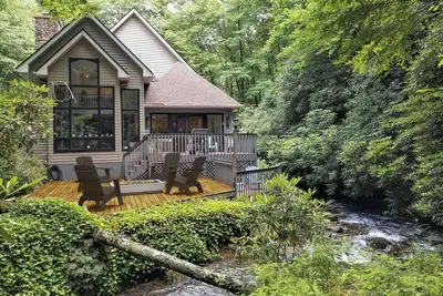 Image de Rushing Water, Hot Tub, Big Deck, Firepit, Hiking, National Forest & Wi-Fi