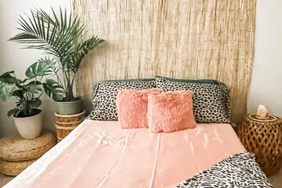Image de Pink stylish bungalow free WiFi Pool view