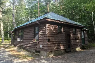 Image de Moreno's Cottages Cabin #10 -2 Bed/2 Bath Adirondack 4 season Cabin in the pines