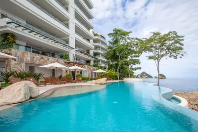 Image de Luxury Incredible 3 Bedrooms 3. 5 baths directly on the water at Sierra del Mar 3