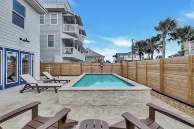 Image de Just Coasting: Your Spacious Ocean-View Getaway on St. Augustine Beach