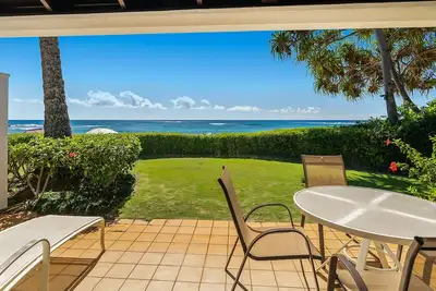 Image de Kiahuna Plantation #200 By Parrish Kauai:  beachfront living - sand at your toes
