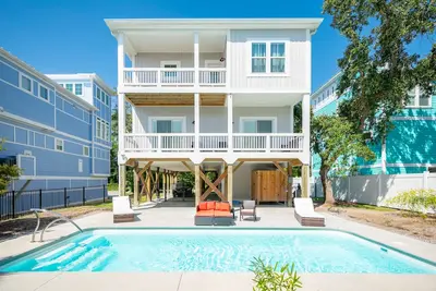 Image de Paradise Pointe: Beautiful Home with Private Pool, Short Walk to Beach, Close to