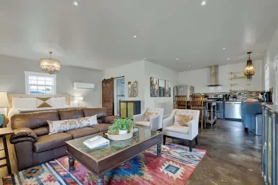 Image de Sundance Studio-Hot Tub-Grill