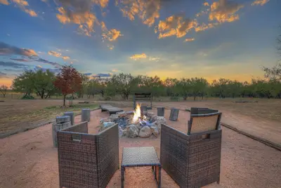 Image de Vaughan House-Hot Tub and Grill!