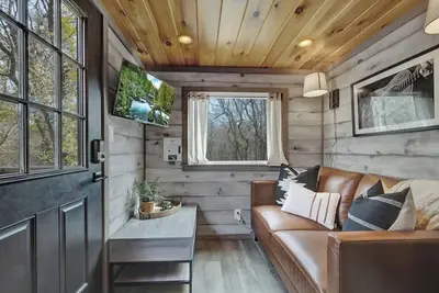 Image de Willie the Modern Tiny Home w/Hot-tub & FireTable