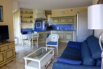 Image de Appartement 41 m2, terrasse, parc et piscine. Plages à 10 mn à pieds.