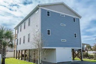 Image de New Construction 2022 - Stunning Home, Beach Views & Great Location!