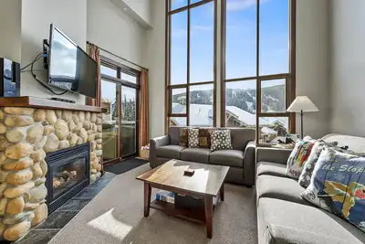 Image de Pet Friendly, Ski In/Ski Out, 3 Bedroom Condo in Stone's Throw!