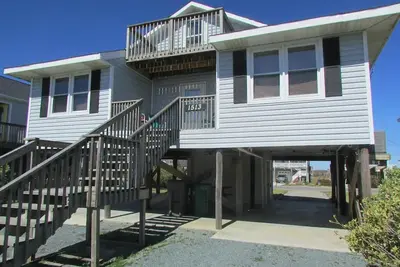 Image de Just steps to the beach, bar, and playground park!