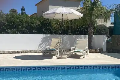 Beautiful villa with heated pool, near the town and the beach