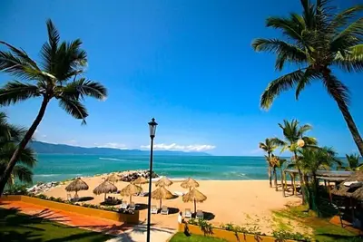 Image de Spacious 2br Condo with Private Balcony, Pool & Ocean Views