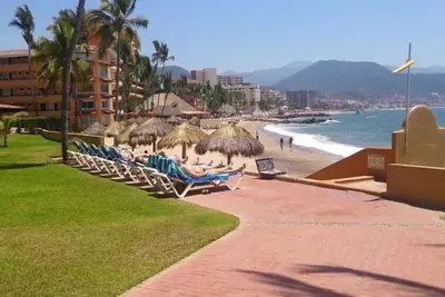 Image de Exquisite 2br Condo Near the Beach with Private Balcony