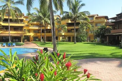 Image de Los Tules Original 2br Condo with Pool and Private Beach Area