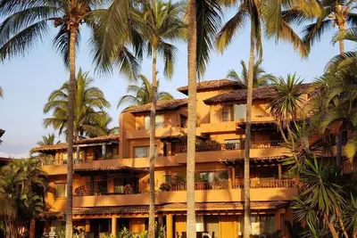 Image de Secluded 2br Condo with Private Beach Area