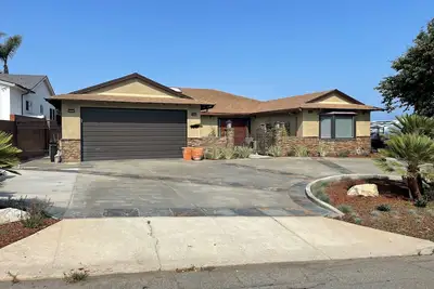 Image de Remodeled Exec 4bd 4bth Villa. Walking Distance from Beach and Riviera Village.