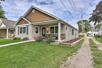 Image de Port Clinton Home with Lake Views!