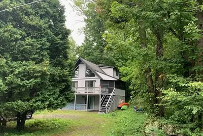 Image de Freshly Renovated Chalet: Your Ideal Pocono Mountain Getaway Awaits!