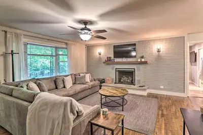 Image de Sunroom, Fire Pit + Sauna: Lake Locust Village Gem