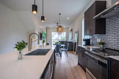 Image de Downtown Atl Modern Home - Private Rooftop Terrace