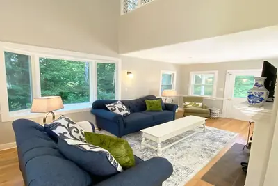 Image de Spacious 3-story home near Warren Dunes great for families. Pet Friendly!