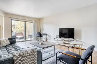 Image de Sunny Mountain View 2br w/ Pool, Gym, Bbq, 5 min to Target, by Blueground