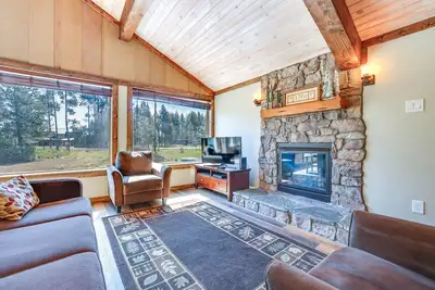 Image de Donnelly Cabin w\/ Fire Pit: 5 Mi to Boat & Ski!
