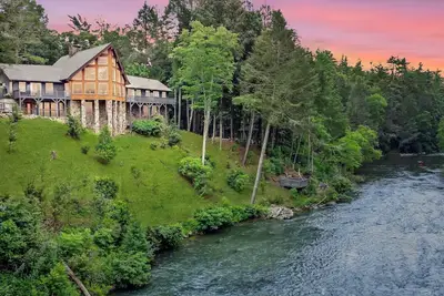 Image de 45-Acre Toccoa River Estate w/7 BRs (6 Kings), Fire Pit, Pool, Sauna, & 3 ponds