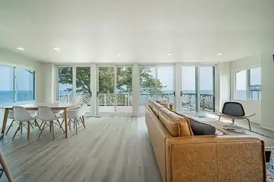 Image de Lake Erie Escape with Private Beach & Stunning Views