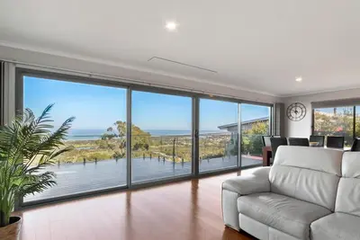 Image de Sea For Miles - Lakes Entrance