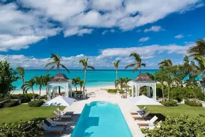 Image de Luxurious villa on a lovely beach with relaxing and peaceful views