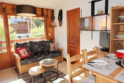 Image de Appartement T3 rénové, lumineux, balcon et parking au centre du village de Samoëns