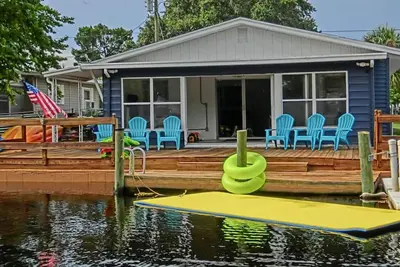 Image de Kayaks, Swim Mat, Water Toys! Pet Friendly - Weeki Wachee River Escape!