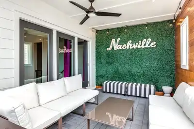 Image de First Down, Last Call • Sleeps 22• 1 Mi to Nissan!