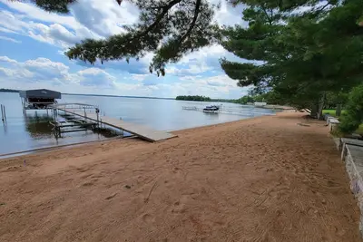 Image de Woman Lake Beach House - Family Reunion - Private 100' Wide Beach