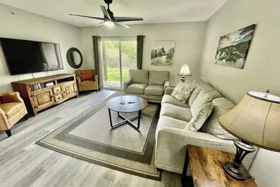 Image de A Bit of Fun! - Open Pool! Central Location! Natural Views! Cozy & elegant feel!