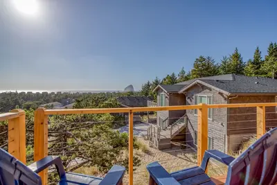 Image de Updated Home with Ocean and Haystack Rock Views Near the Beach and Pelican Pub!