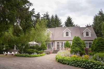 Image de Cozy Dog Friendly House with Deck, Firepit & Fast WiFi in Heart of Bar Harbor