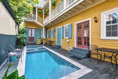 Image de Opulent Historic Mansion w Heated Pool 6br|5. 5ba