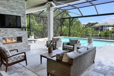 Image de On the River - Gorgeous Coastal Waterfront Home  5 min from Beach