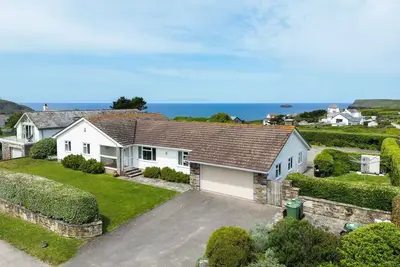 Image de Trebartha, pet friendly, with a garden in Daymer Bay