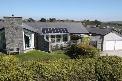 Penny Liggan, pet friendly, with a garden in Rock