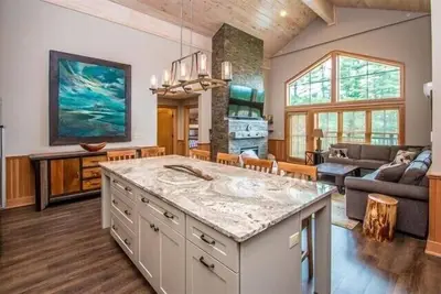 Image de The Luxurious Penthouse Ski-in/Ski-out Kearsarge Brook Condo at Cranmore Mtn!