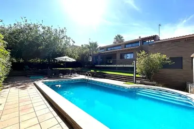 Image de Villa with pool, parking and wifi next to Roc de Sant Gaieta with sea views.